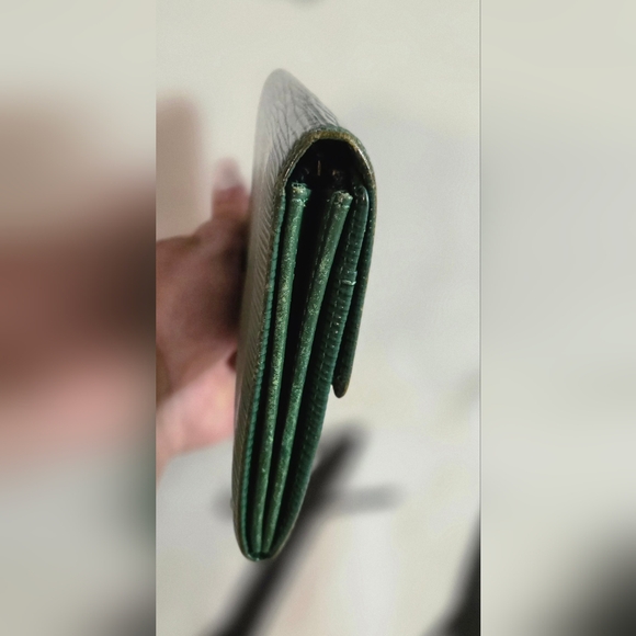 💯 Authentic Vintage Louis Vuitton Epi Sarah Wallet (Green) - Picture 11 of 16